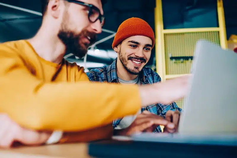 Comment Utiliser des Gifs Animés de Giphy dans une Campagne MailChimp